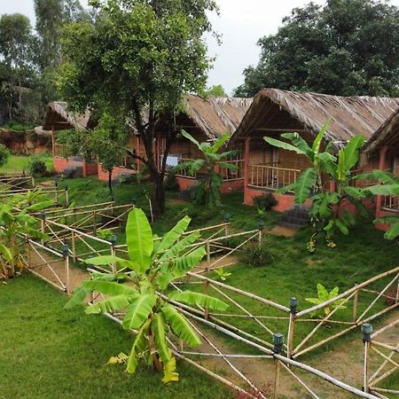 Waterfall Guesthouse ฮัมปี ภายนอก รูปภาพ