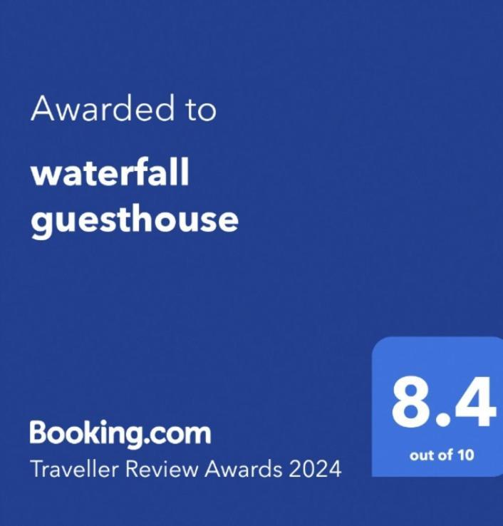 Waterfall Guesthouse ฮัมปี ภายนอก รูปภาพ